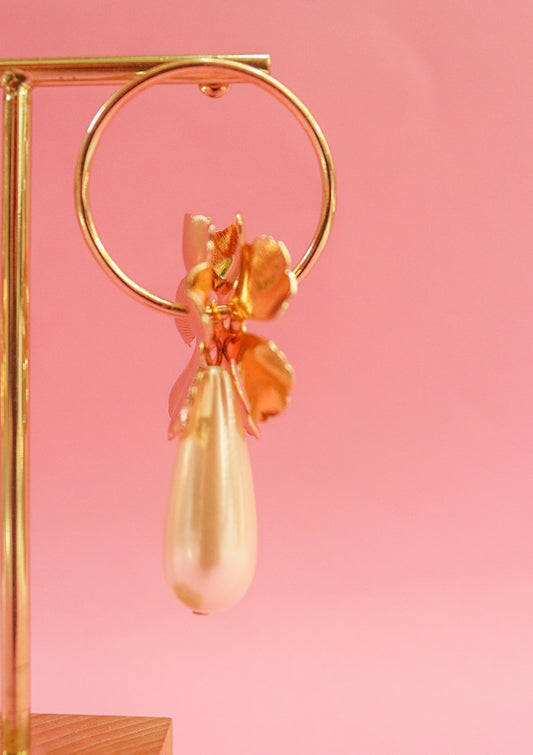 Flowered hoop earrings