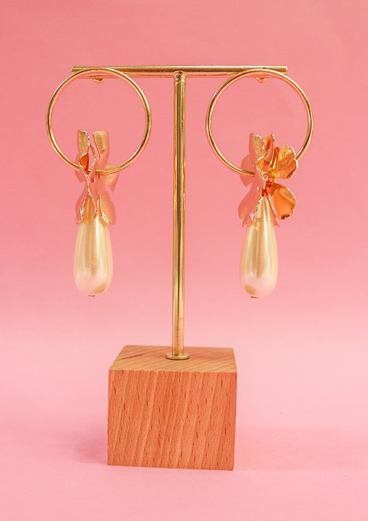 Flowered hoop earrings