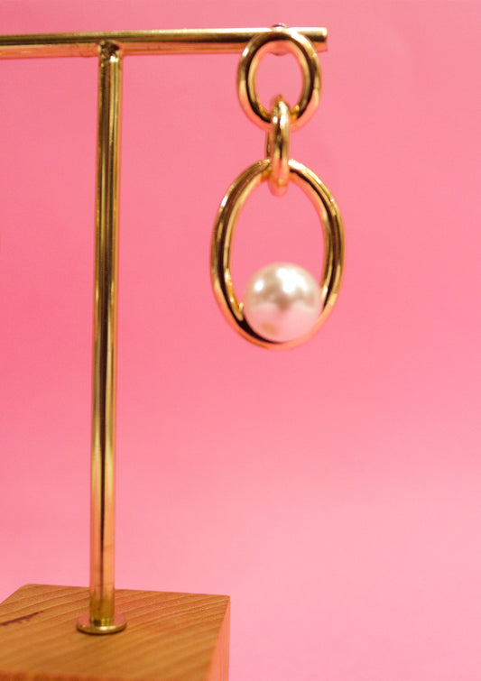 Oval hoop earrings
